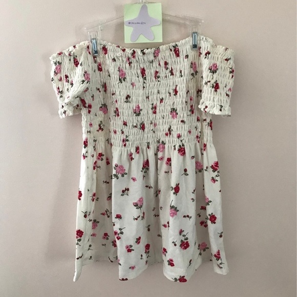 Off the shoulder flower top - Picture 1 of 3